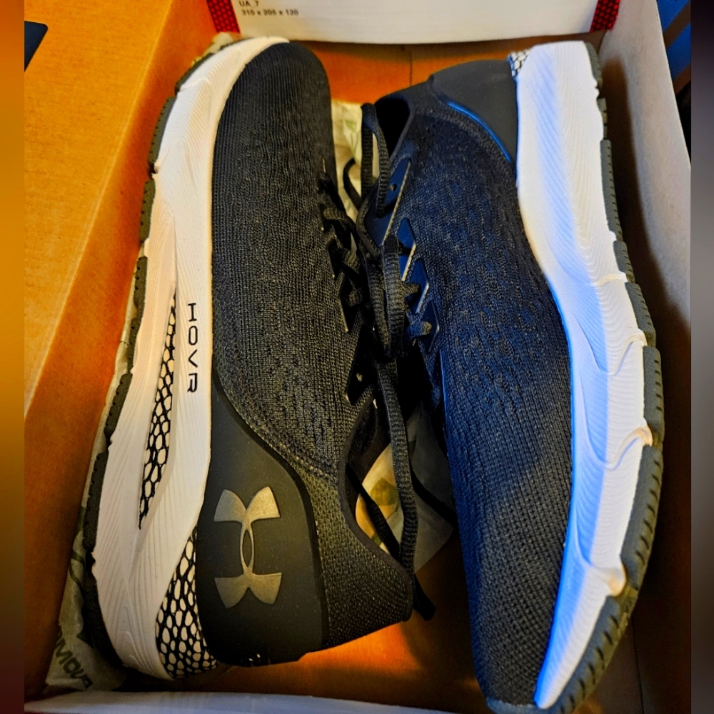 NEW UNDER ARMOUR HOVR SONIC 3 BLACK 10.5